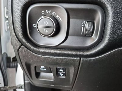 2020 RAM 1500 Big Horn Crew Cab 4x4 5'7" Box