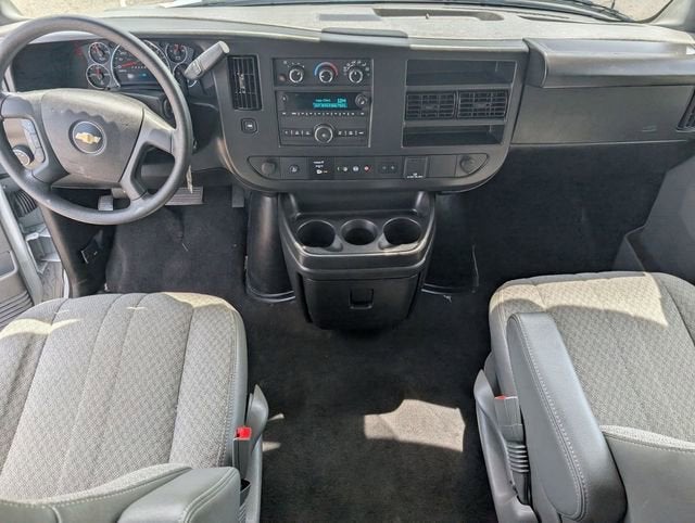 2025 Chevrolet Express Passenger 1LT