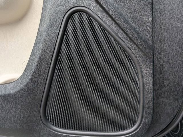 2022 Chrysler 300 Touring L