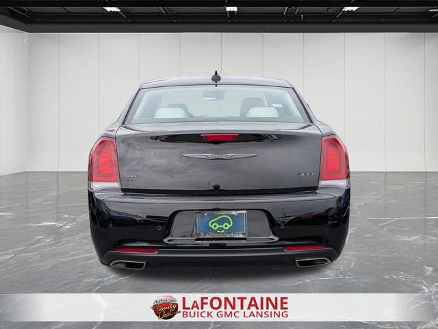 2022 Chrysler 300 Touring L