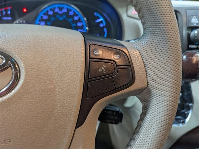 2013 Toyota Sienna XLE V6 8 Passenger