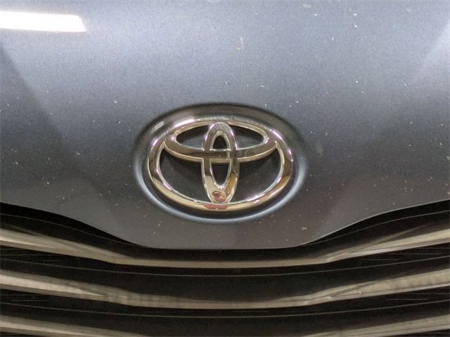 2013 Toyota Sienna XLE V6 8 Passenger