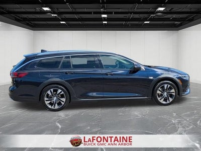 2020 Buick Regal TourX Essence