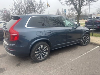 2022 Volvo XC90 T5 Momentum 7 Passenger