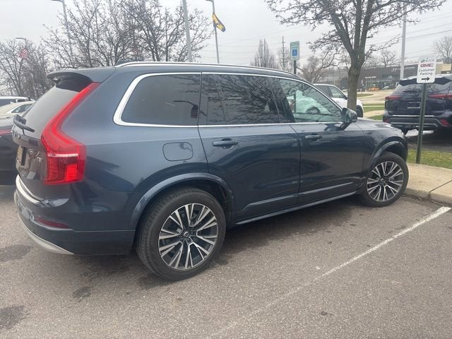 2022 Volvo XC90 T5 Momentum 7 Passenger
