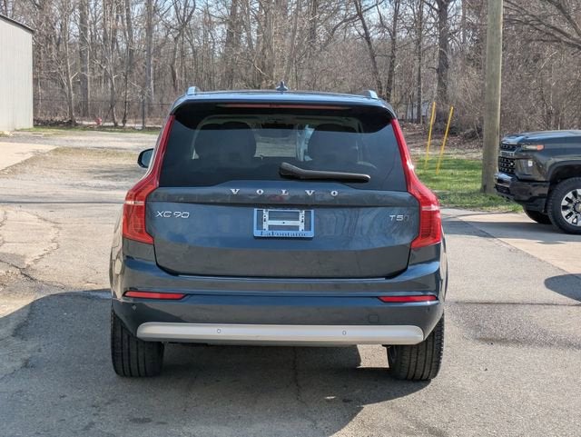 2022 Volvo XC90 T5 Momentum 7 Passenger