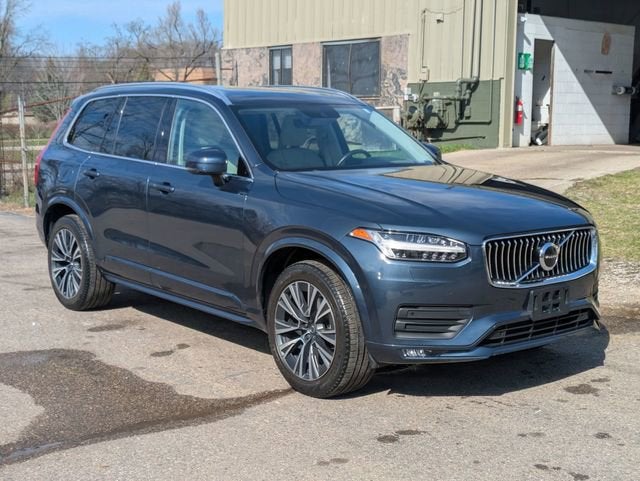2022 Volvo XC90 T5 Momentum 7 Passenger