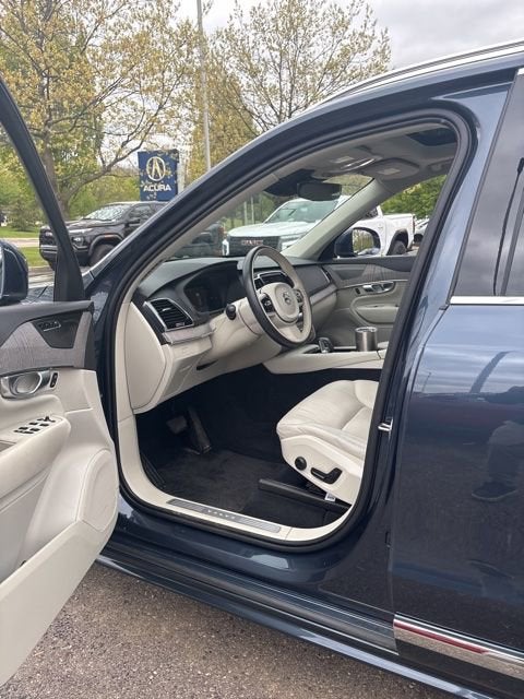2024 Volvo XC90 B5 Plus Bright Theme