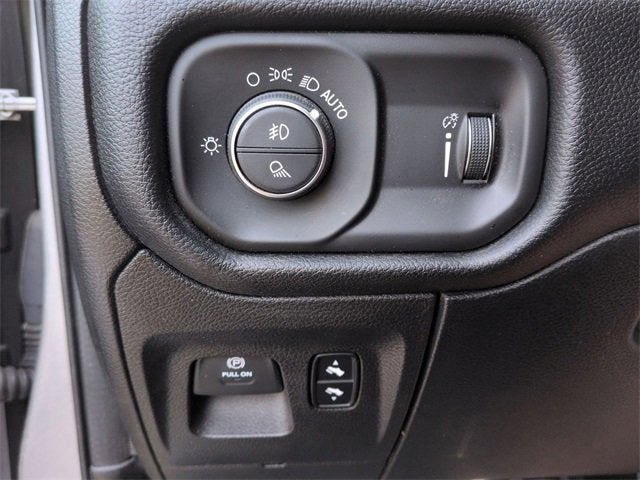 2020 RAM 1500 Big Horn Crew Cab 4x4 5'7" Box