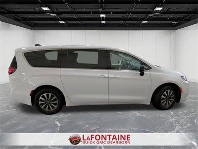 2024 Chrysler Pacifica Hybrid Select