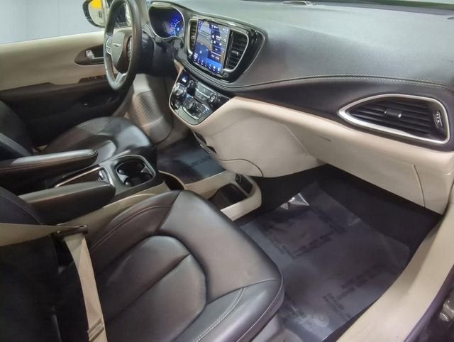 2024 Chrysler Pacifica Hybrid Select