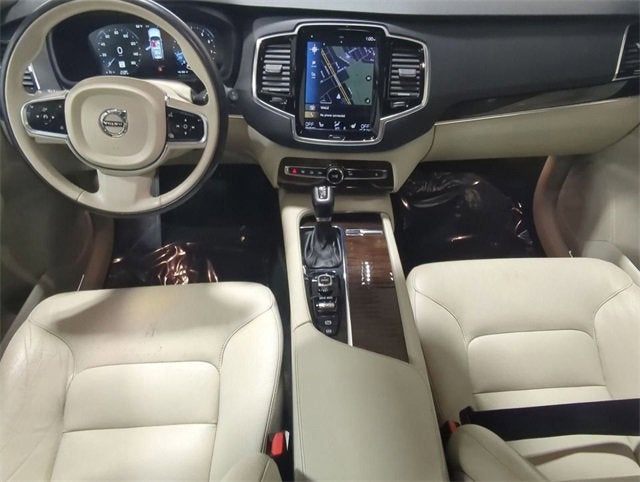 2016 Volvo XC90 T6 Momentum