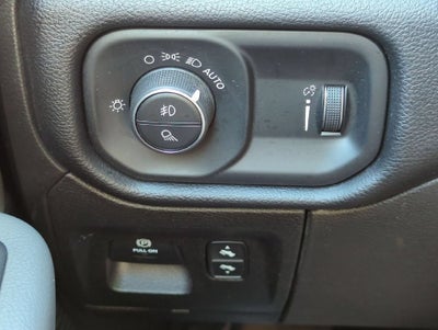 2020 RAM 1500 Big Horn Crew Cab 4x4 5'7" Box
