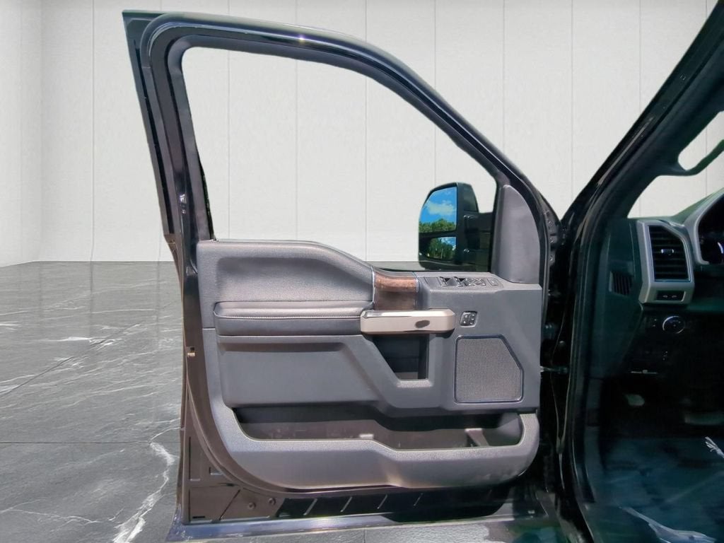 2022 Ford F-350 LARIAT