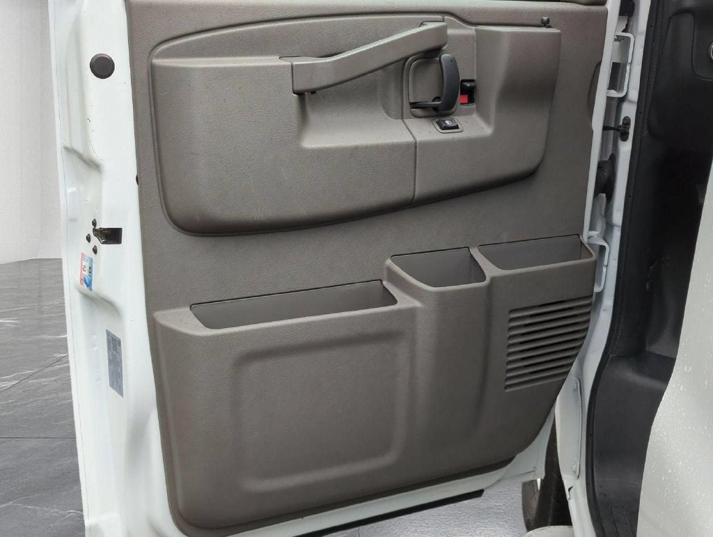 2025 Chevrolet Express Cargo WT