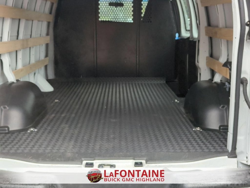 2025 Chevrolet Express Cargo WT