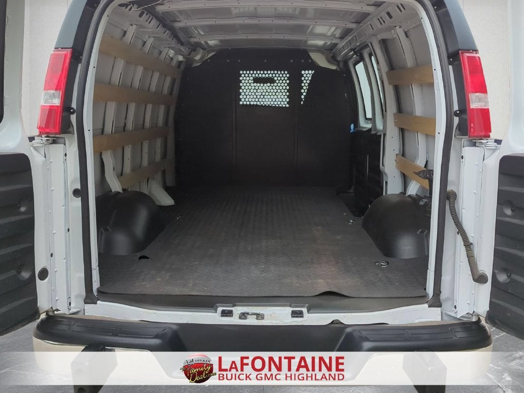 2025 Chevrolet Express Cargo WT
