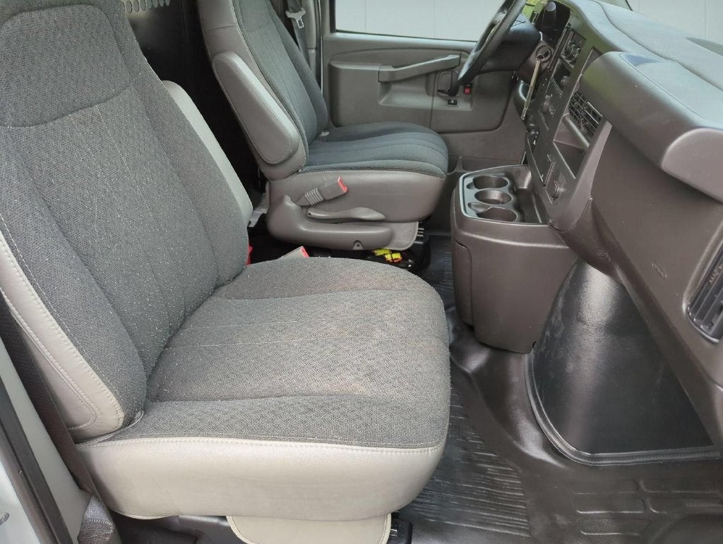 2025 Chevrolet Express Cargo WT