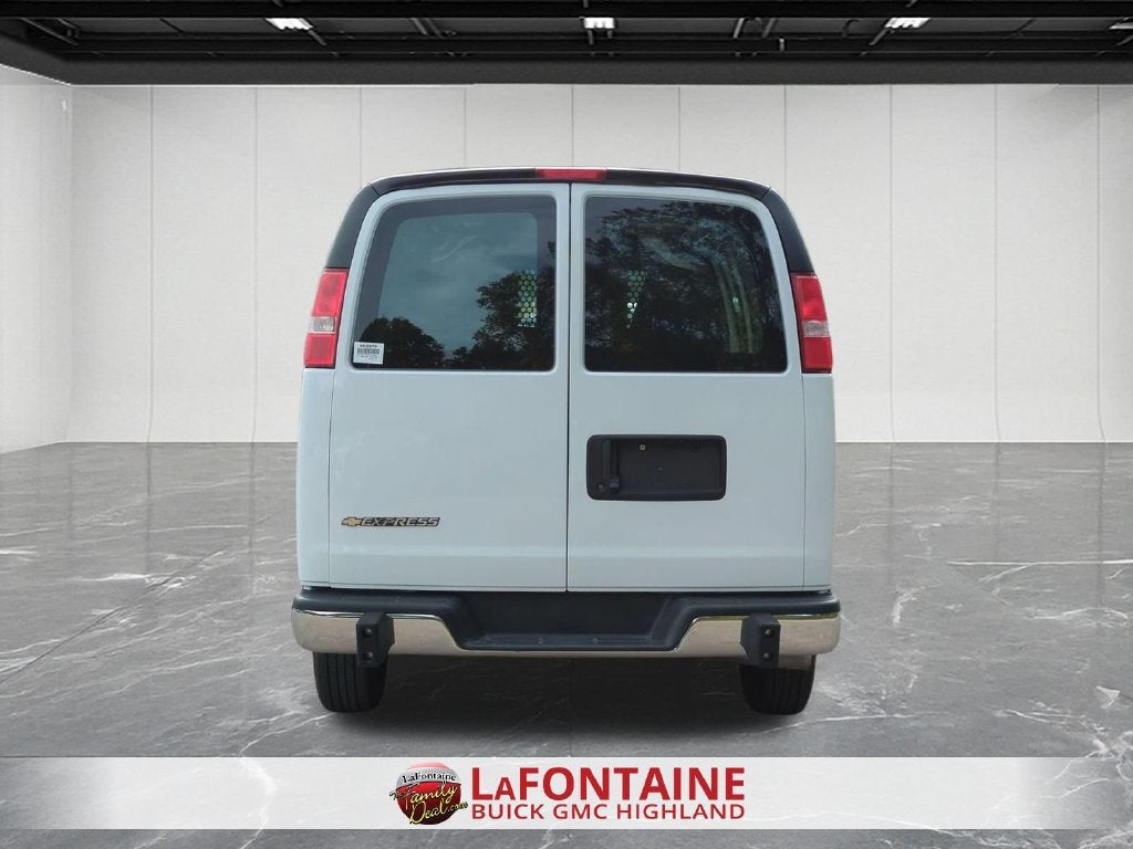 2025 Chevrolet Express Cargo WT