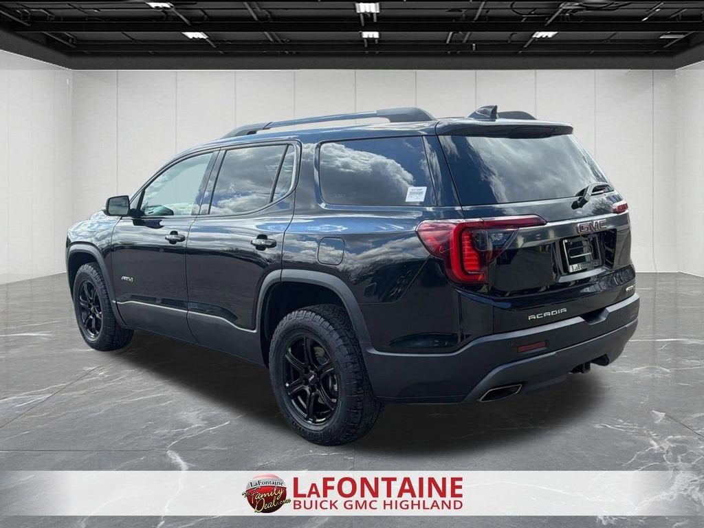 2023 GMC Acadia AT4