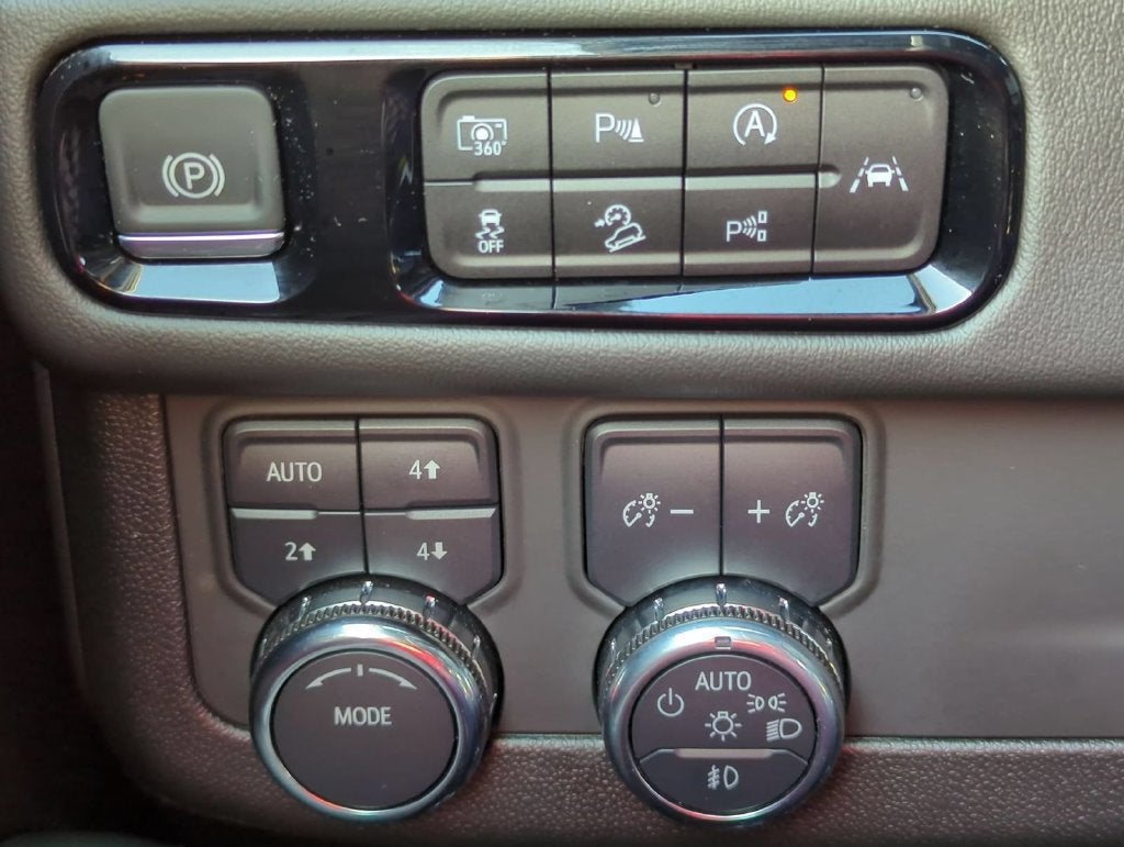 2025 GMC Yukon XL AT4