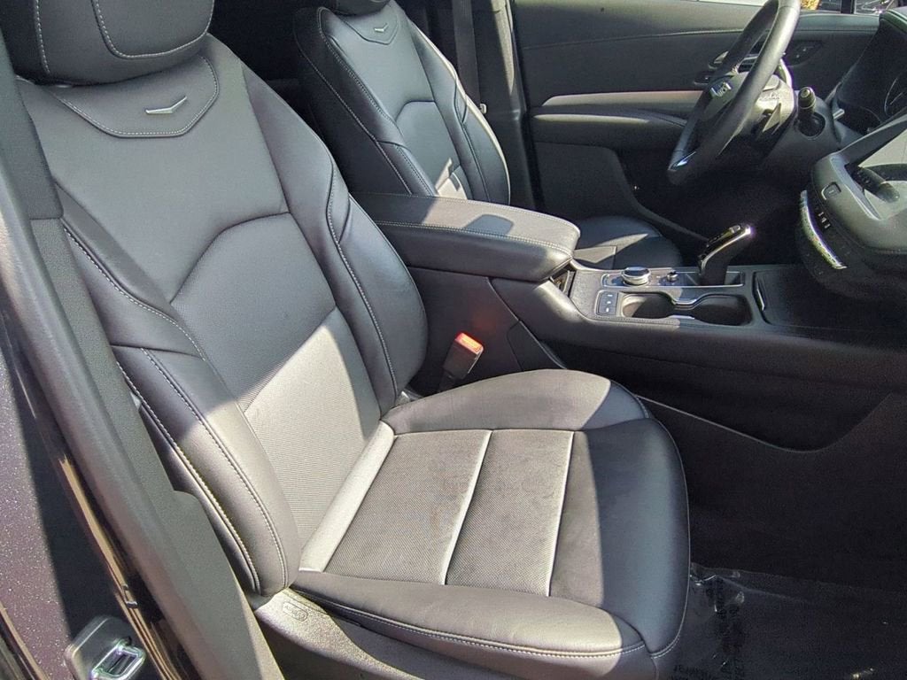 2022 Cadillac XT4 Premium Luxury