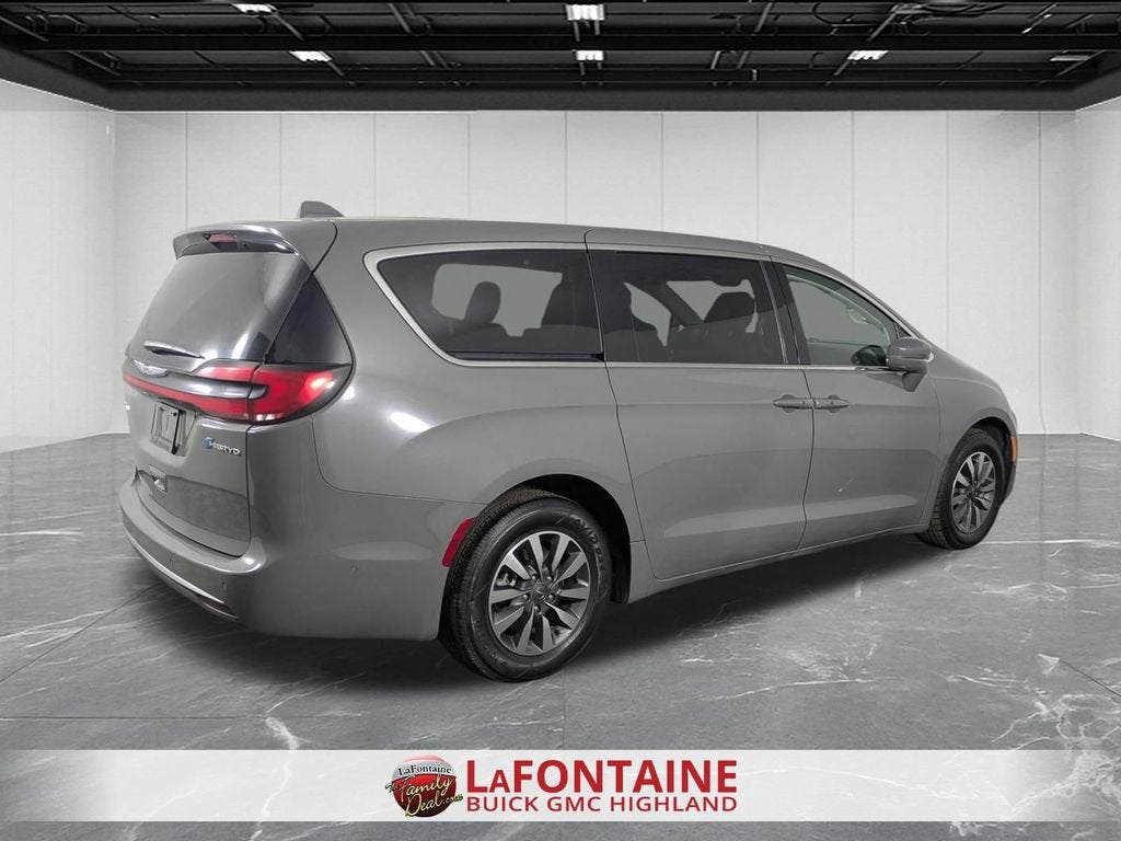 2022 Chrysler Pacifica Hybrid Touring L