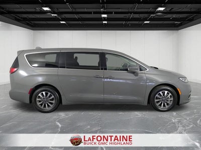 2022 Chrysler Pacifica Hybrid Touring L
