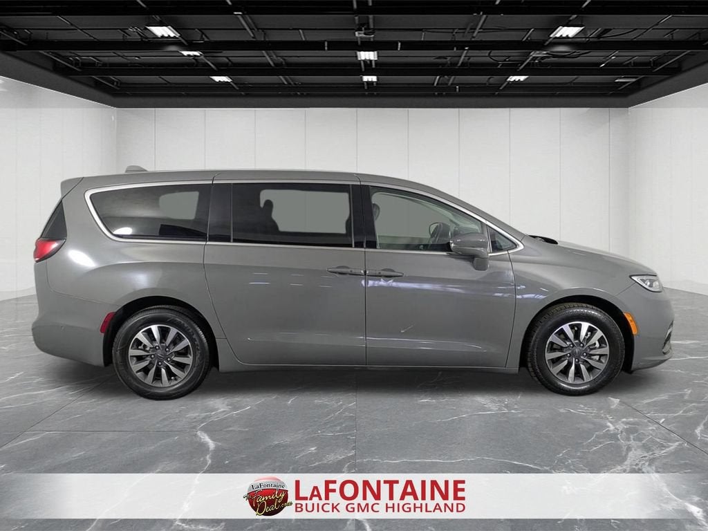 2022 Chrysler Pacifica Hybrid Touring L