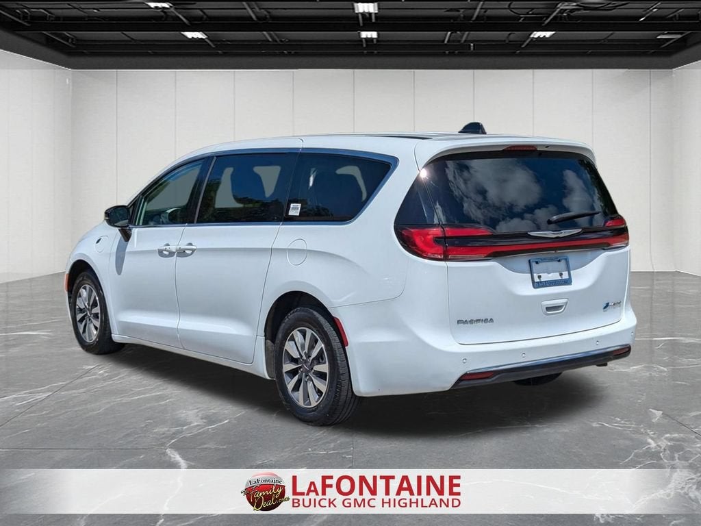 2024 Chrysler Pacifica Hybrid Select