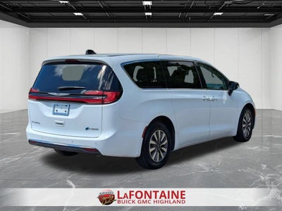 2024 Chrysler Pacifica Hybrid Select