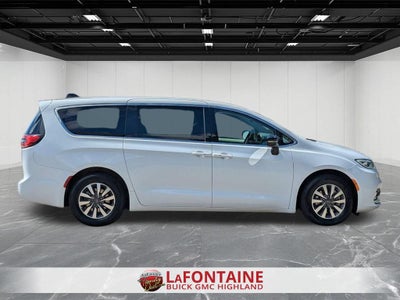 2024 Chrysler Pacifica Hybrid Select