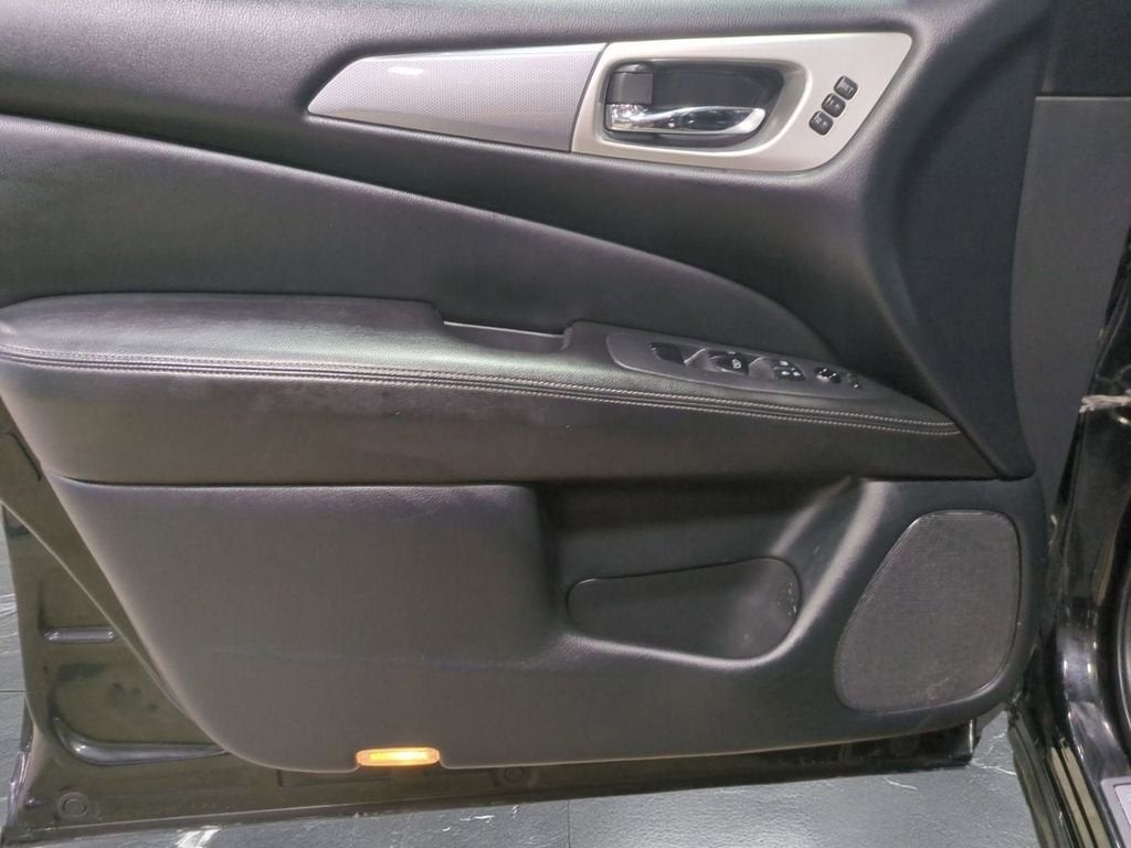 2020 Nissan Pathfinder SL