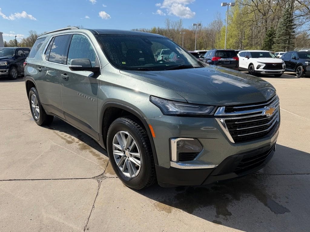 2023 Chevrolet Traverse LT Cloth