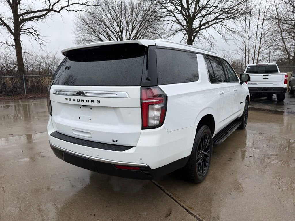 2023 Chevrolet Suburban LT