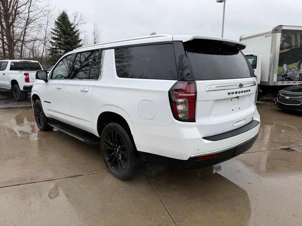 2023 Chevrolet Suburban LT