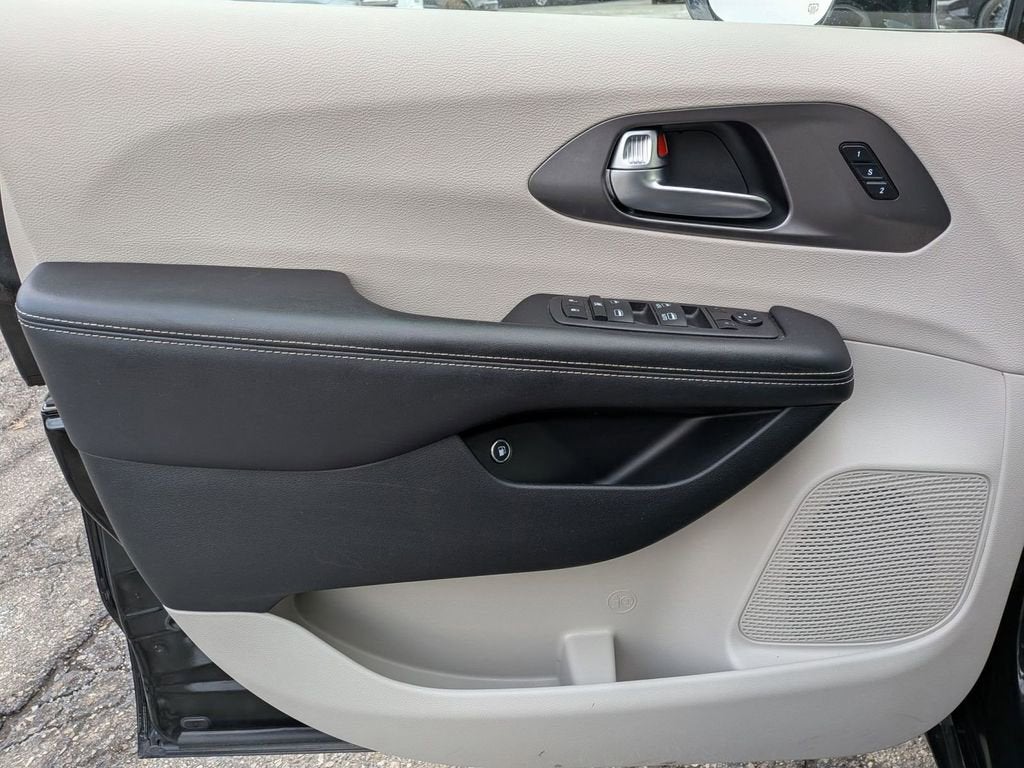 2022 Chrysler Pacifica Hybrid Touring L