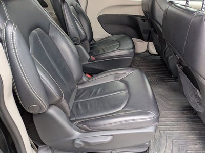 2022 Chrysler Pacifica Hybrid Touring L