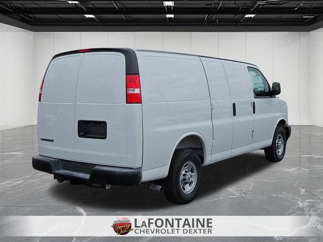 2025 Chevrolet Express Cargo WT