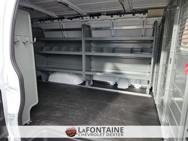 2025 Chevrolet Express Cargo WT