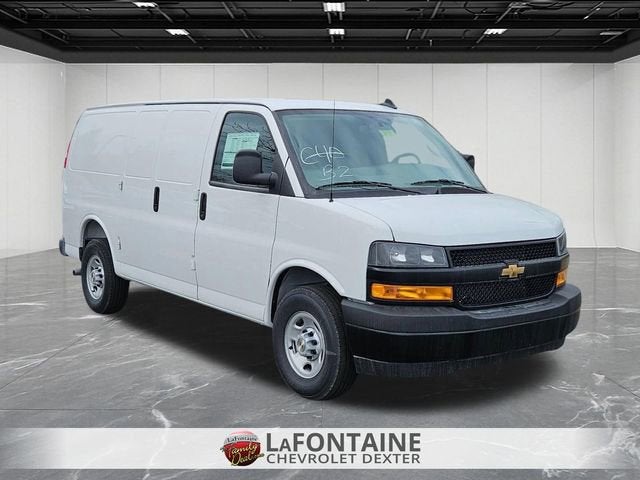 2025 Chevrolet Express Cargo WT
