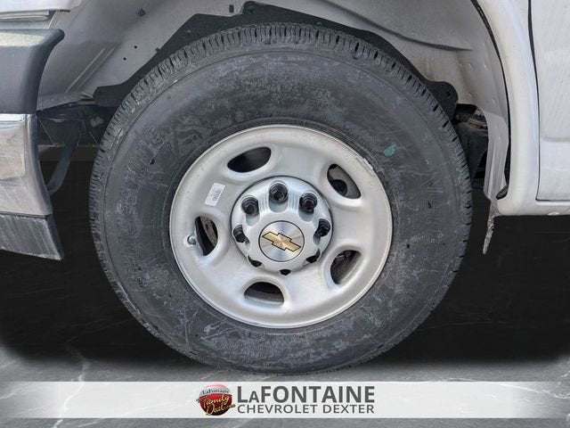 2025 Chevrolet Express Cutaway 3500 1WT