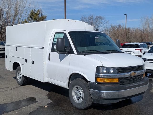 2026 Chevrolet Express Cutaway 3500 1WT