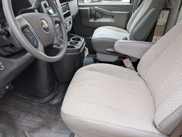 2024 Chevrolet Express Cutaway 3500 1WT