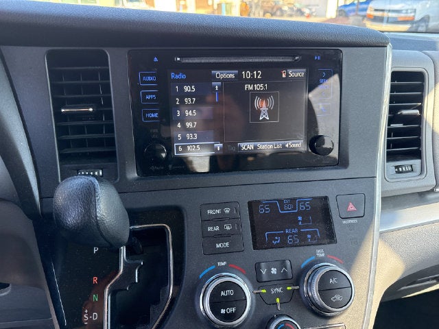 2017 Toyota Sienna LE