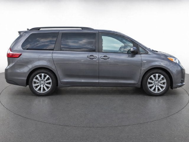 2017 Toyota Sienna LE