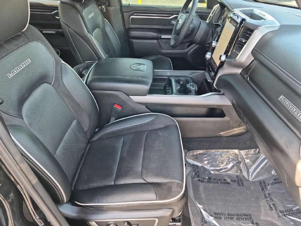 2025 RAM 1500 Laramie Crew Cab 4x4 5'7" Box