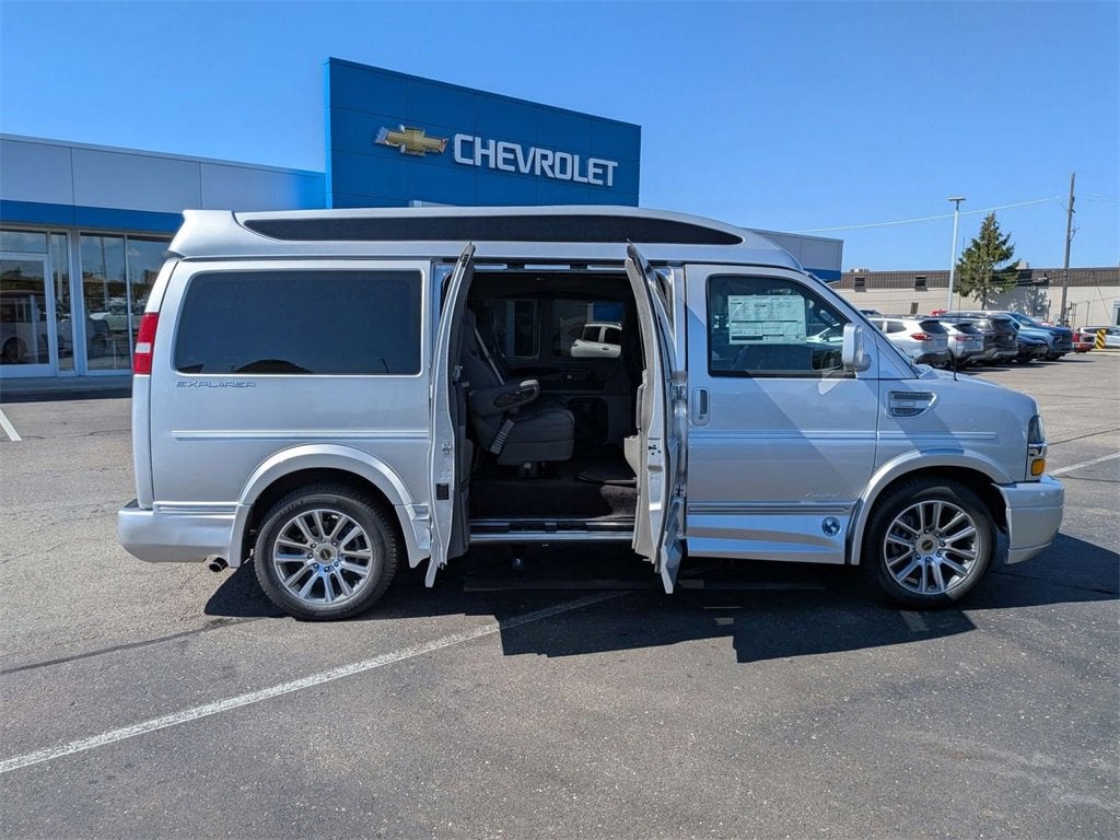 2025 Chevrolet Express Cargo 2500 WT