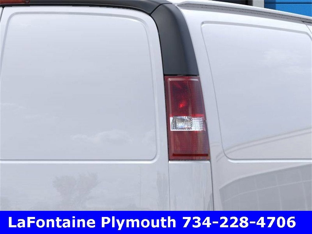 2025 Chevrolet Express Cargo 3500 WT