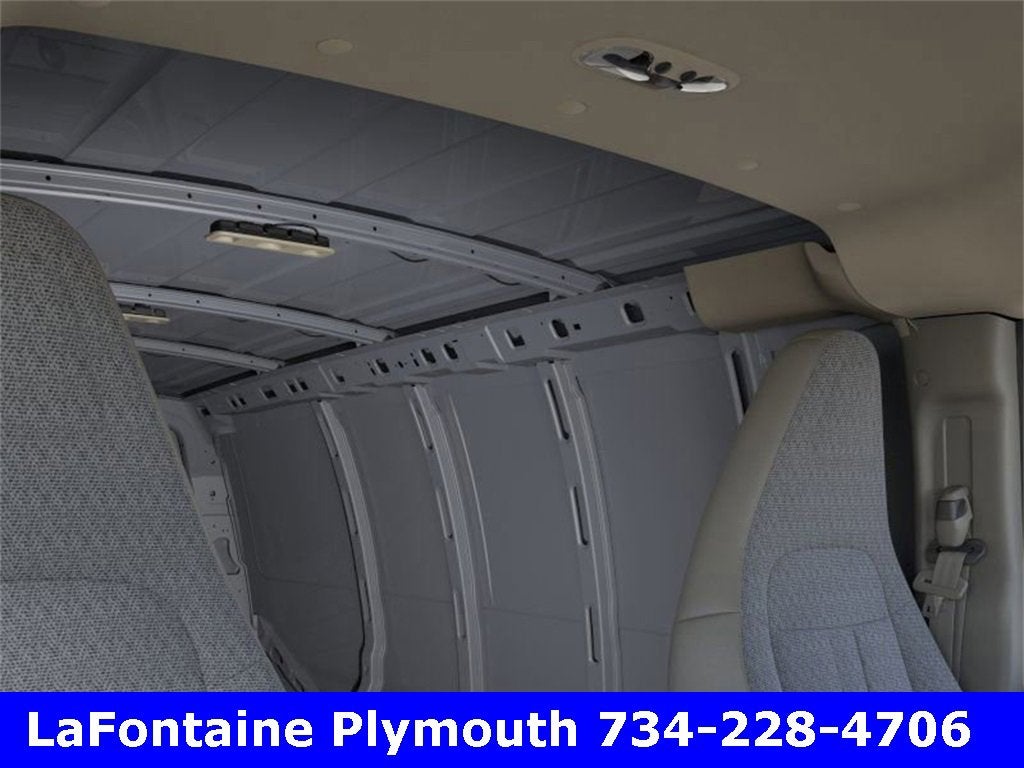 2025 Chevrolet Express Cargo 3500 WT